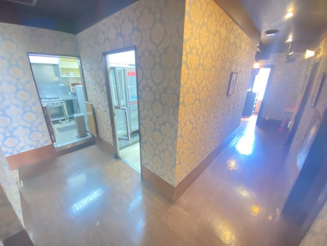 半田　丸万ビルの内装