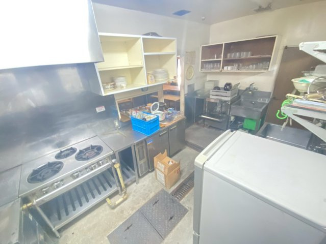 半田　丸万ビルの内装