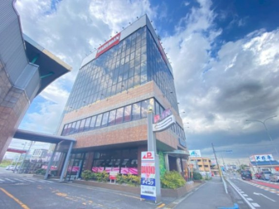 半田　丸万ビルの外観