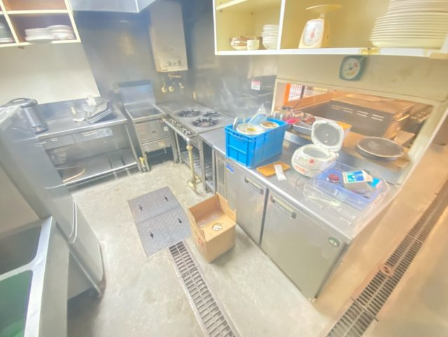 半田　丸万ビルの内装