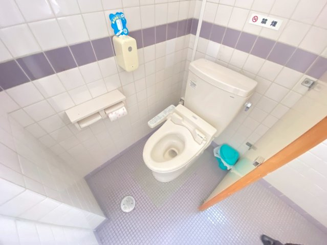 半田　丸万ビルのトイレ