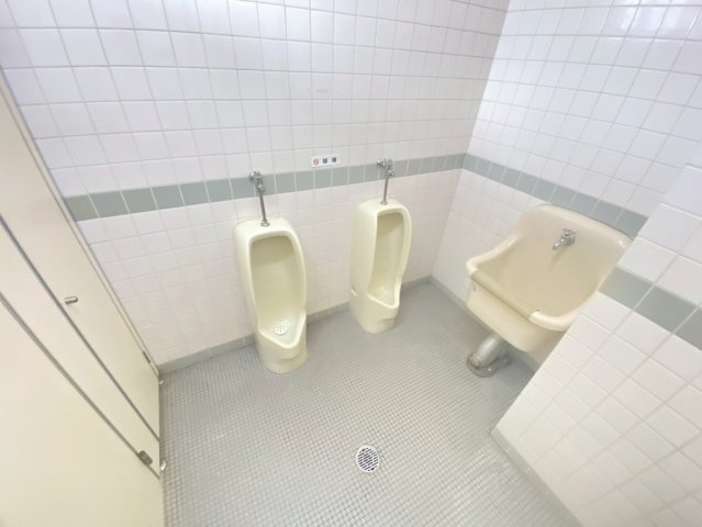 半田　丸万ビルのトイレ