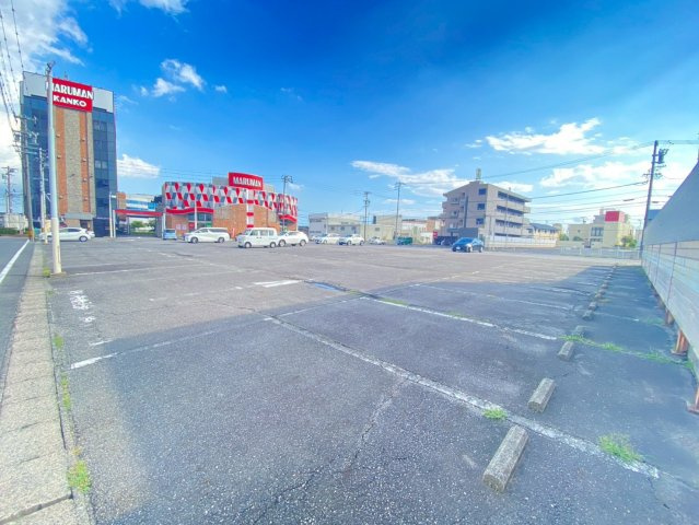 半田　丸万ビルの駐車場