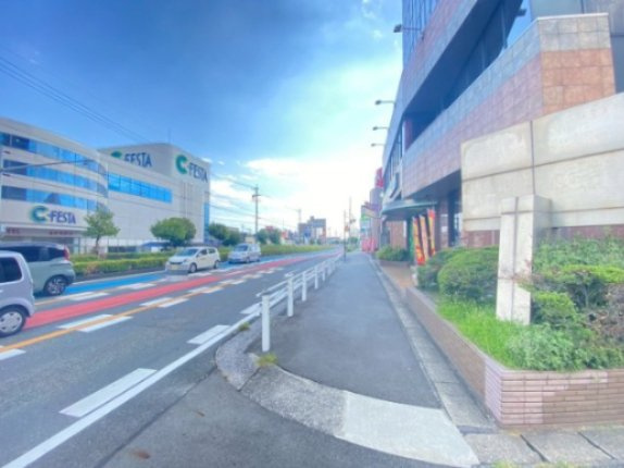 半田　丸万ビルの周辺