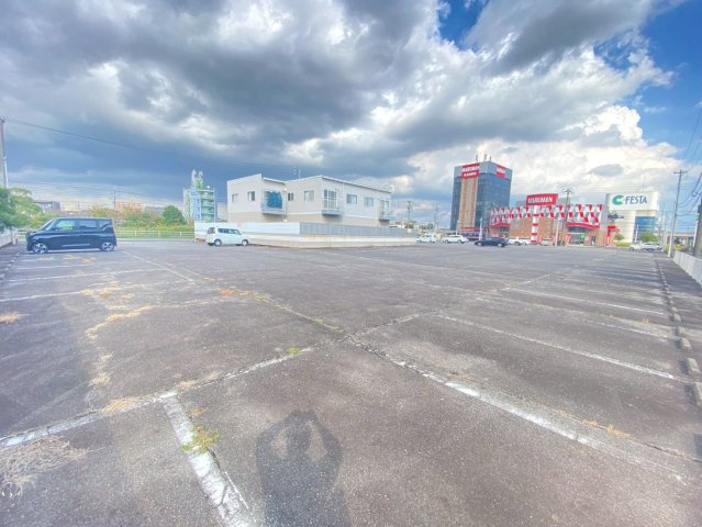 半田　丸万ビルの駐車場