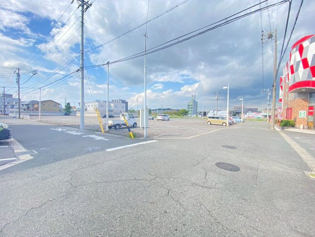 半田　丸万ビルの駐車場