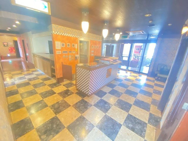 半田　丸万ビルの内装