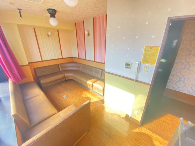 半田　丸万ビルの内装