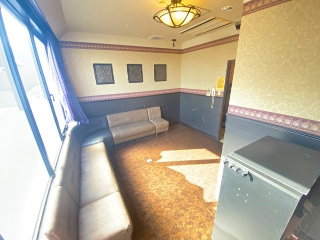 半田　丸万ビルの内装