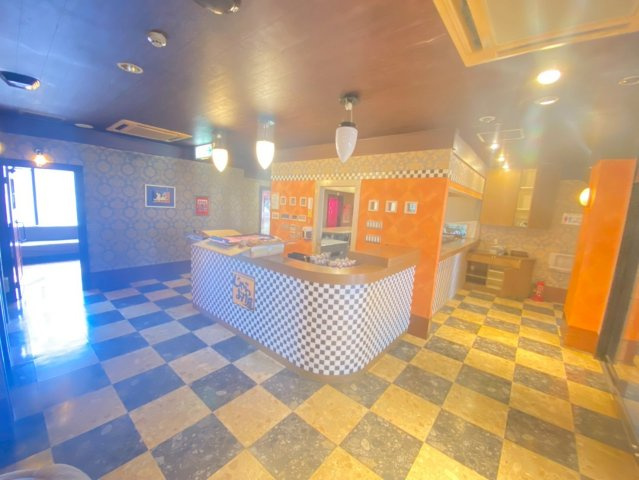 半田　丸万ビルの内装