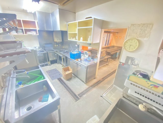 半田　丸万ビルの内装