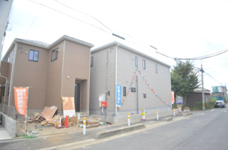 【前面道路含む現地写真】 | さいたま市桜区中島４丁目（全４棟） | 住まう人の色に染まり個性を演出する、シンプルで洗練された住宅「クレイドルガーデン］シリーズ
