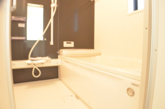 【浴室】 | さいたま市桜区中島４丁目（全４棟） | 【４号棟】一日の疲れを癒してくれるバスルーム♪足を延ばしてゆったりとお寛ぎください！