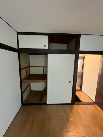 如是町貸家の収納