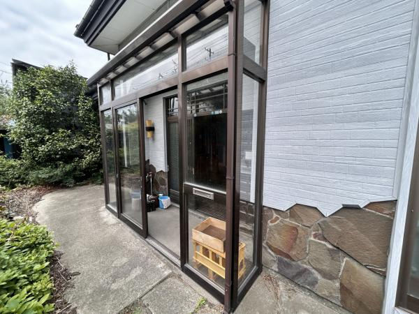 八戸市大字市川町字古館の玄関|【リフォーム前】玄関ドアは新品に交換します。