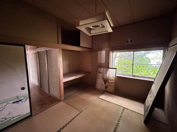 八戸市大字市川町字古館の洋室|【リフォーム前】6帖洋室になる予定のお部屋の別アングルの写真です。