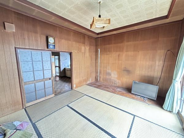 八戸市大字市川町字古館の居間・リビング|【リフォーム前】約21.5帖のリビングにリフォームする予定のお部屋です。