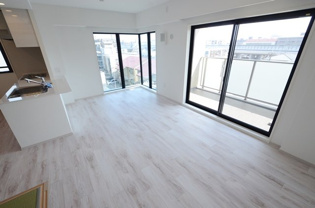 ジオ西宮北口瓦林町の居間