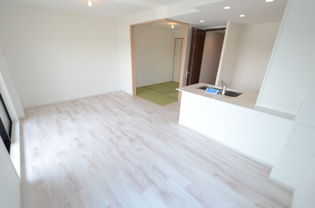 ジオ西宮北口瓦林町の居間