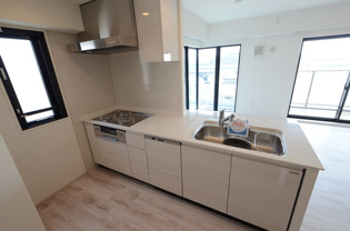 窓付きのキッチンで換気がしやすくておすすめ！