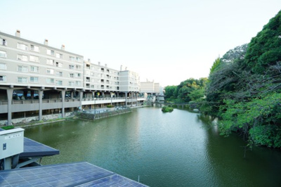 【その他】 | 竹山団地4203号棟 | 団地敷地内中央にある池