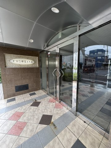 KMS新生水木通のエントランス