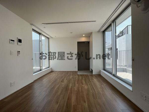 ASTILE三軒茶屋Ⅳ【最上階の築浅デザイナーズ】の居間・リビング