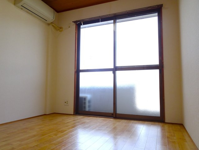 レジデンスカワセの洋室