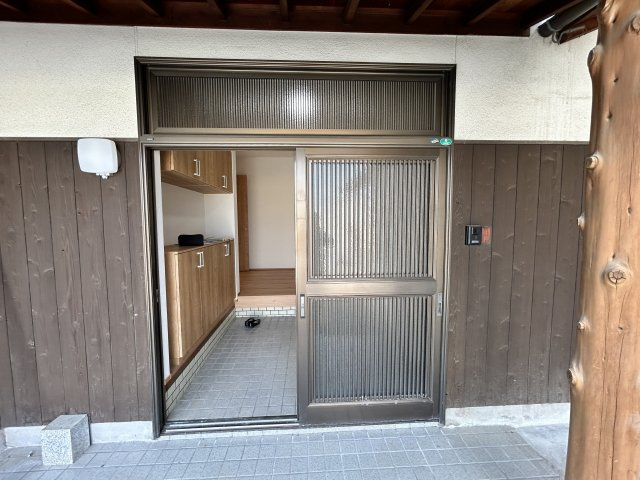 星原町　中古戸建の玄関
