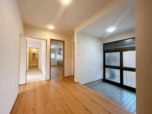 星原町　中古戸建の玄関