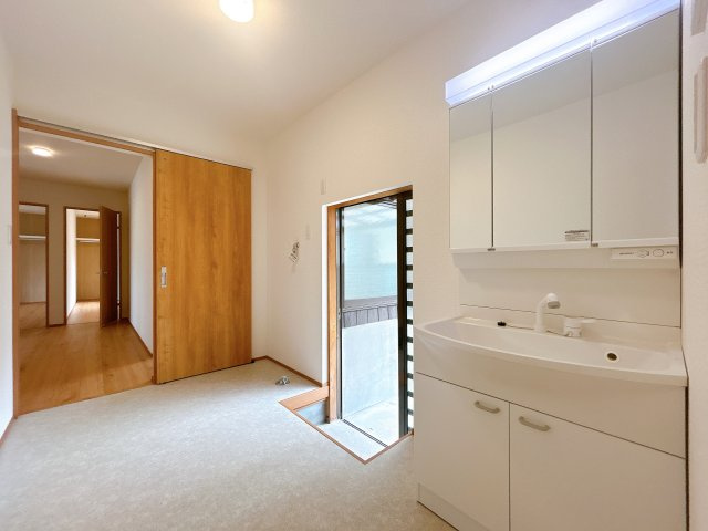 星原町　中古戸建の独立洗面台