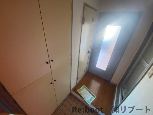 メゾン辰和の玄関