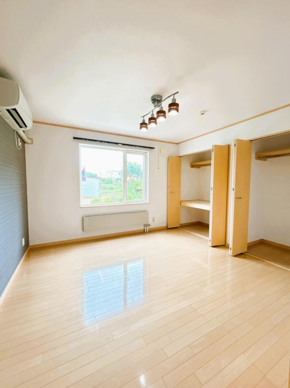 【洋室】 | 足寄郡陸別町字陸別原野基線３３０－１０１　平家建中古売家 | 【現況】８帖洋室です。