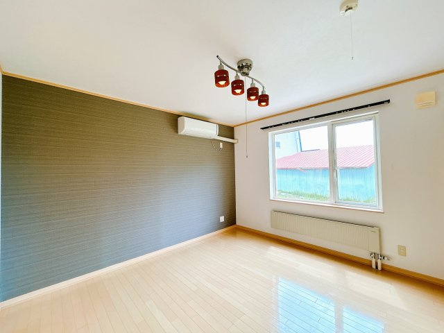 【洋室】 | 足寄郡陸別町字陸別原野基線３３０－１０１　平家建中古売家 | 【現況】８帖洋室別アングルです。