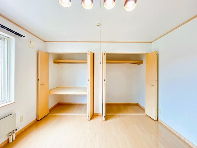 足寄郡陸別町字陸別原野基線３３０－１０１　平家建中古売家の収納|【現況】８帖洋室収納です。