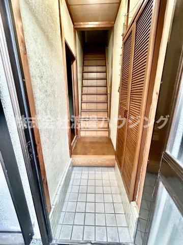門真市堂山町一戸建の玄関