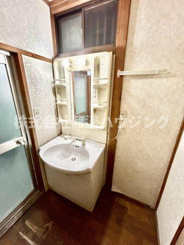 門真市堂山町一戸建の洗面所