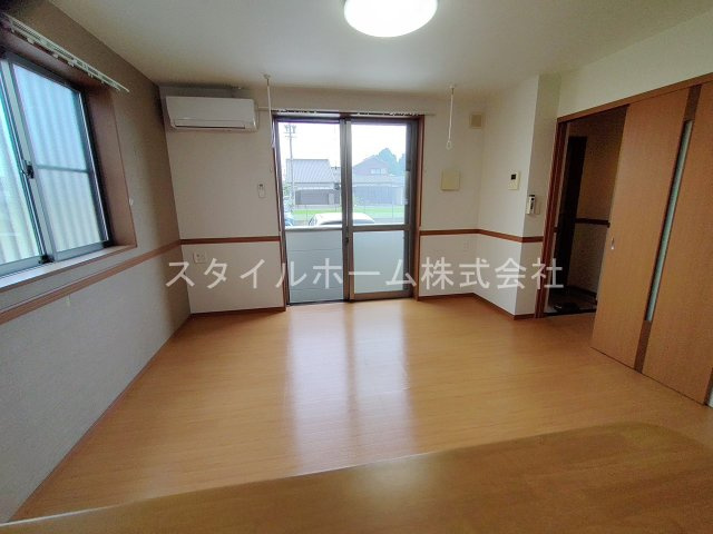 グラスフルールＢの居間・リビング