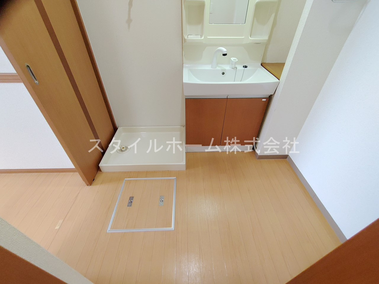 グラスフルールＢの玄関