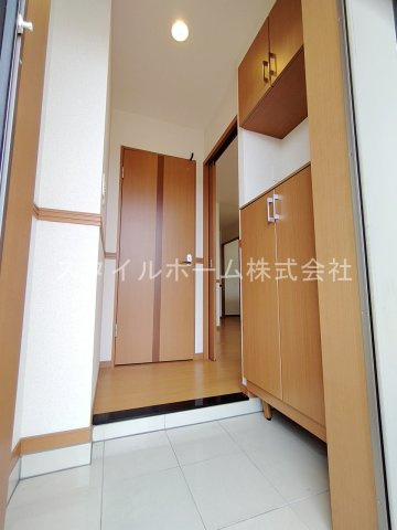 グラスフルールＢの玄関