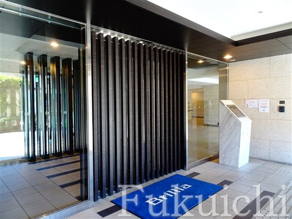 Brillia ist 三軒茶屋 ブラッサムテラスのエントランス