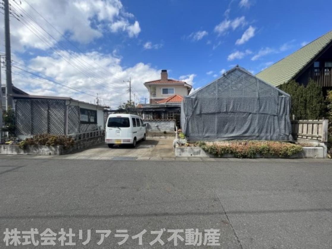 ひたちなか市　ヨーロピアン調住宅の駐車場