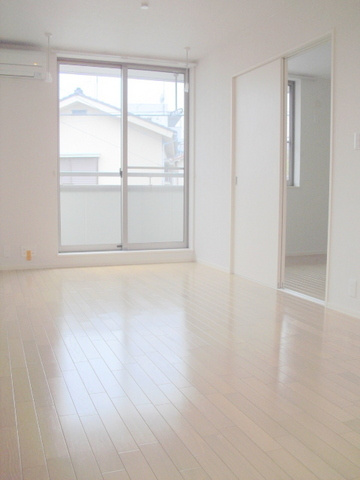 マイホーム滝頭Ⅱの居間・リビング