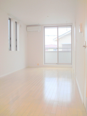 マイホーム滝頭Ⅱの居間・リビング|日当り通風共に良好