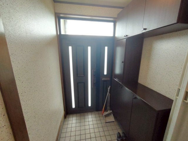 大楽毛二線【平屋】中古住宅のエントランス|シューズボックス付き