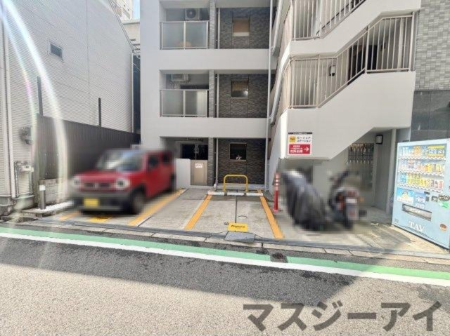 ES-GRANDE Minamimorimachiの駐車場