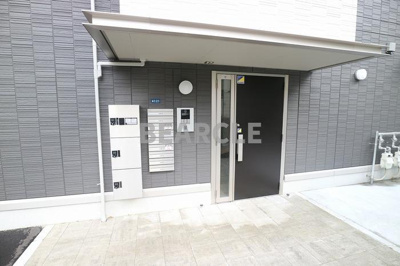 【エントランス】 | Casa Entre | 清潔なエントランスです