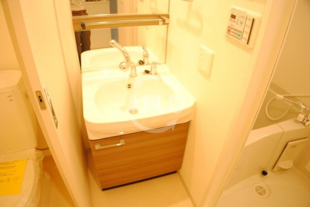 プレサンス心斎橋ラヴィの独立洗面台|プレサンス心斎橋ラヴィ　独立洗面化粧台