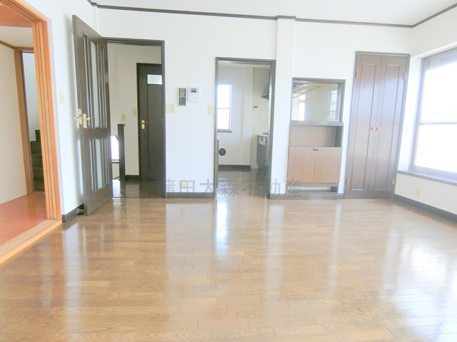 本羽田1丁目　戸建ての居間・リビング