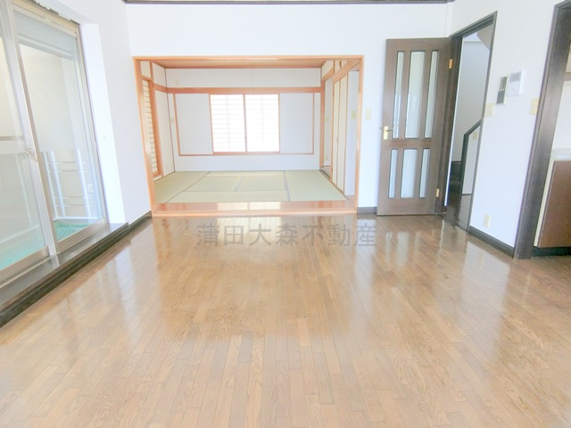 本羽田1丁目　戸建ての居間・リビング